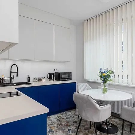 Air-conditioned In The Center, Old Town Apartment *